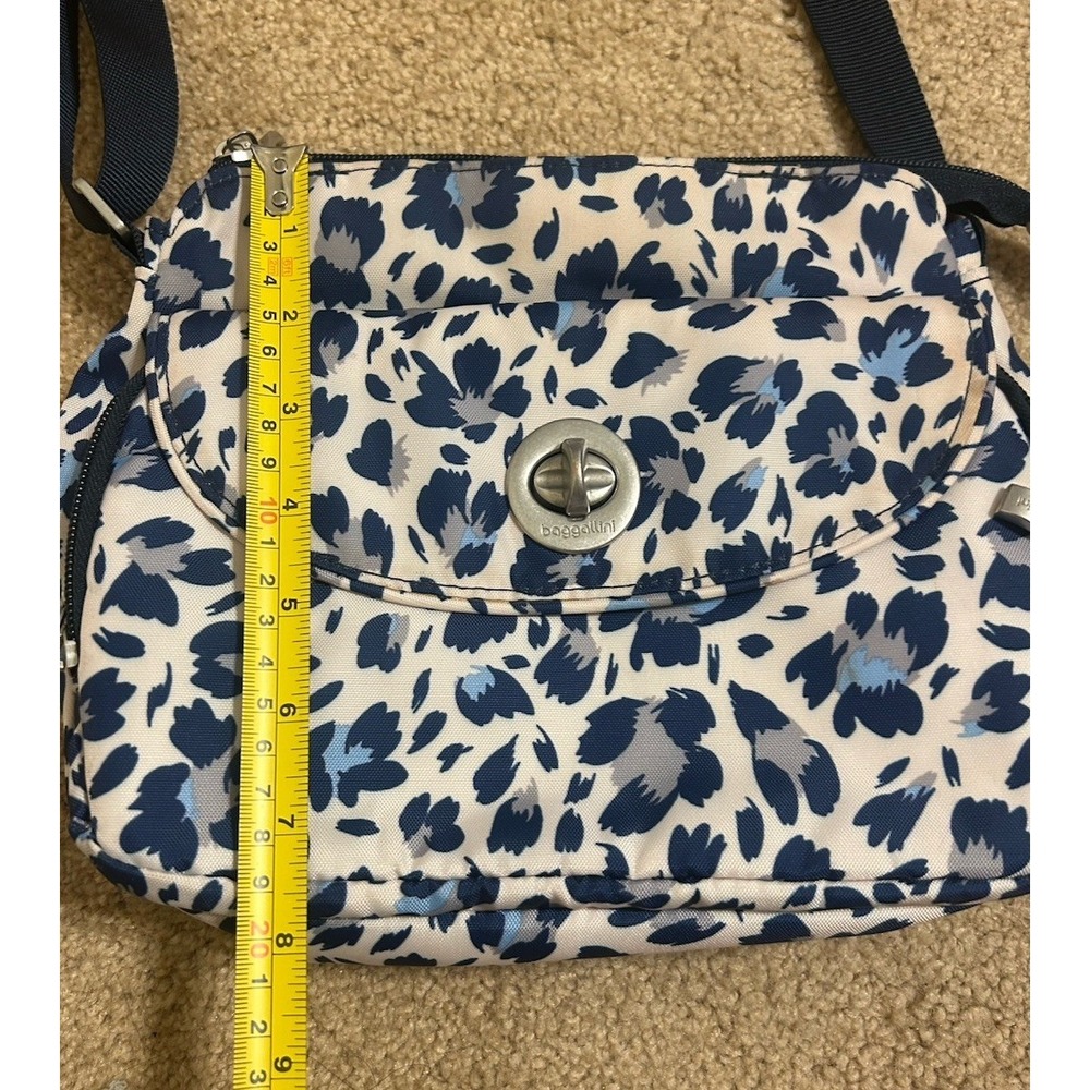 Baggallini Floral Cheetah Turn Lock Crossbody Canvas Bag Pockets Zip Purse - Picture 13 of 14